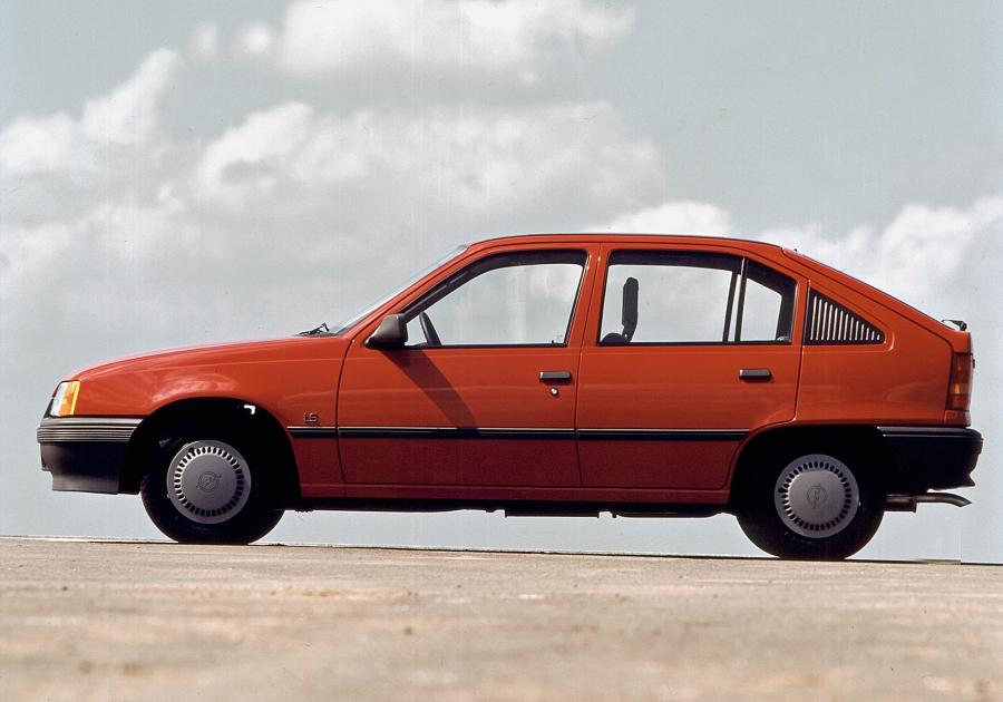  Opel Kadett 5-Door 1984 года  (фото 7 из 13)